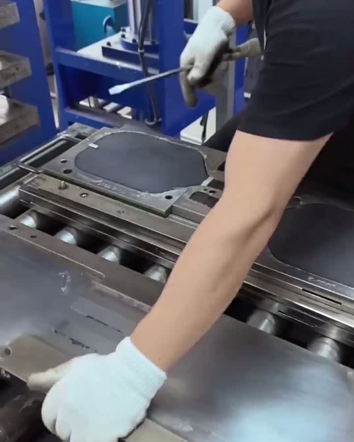 Close cropped view of paddle tooling assembly